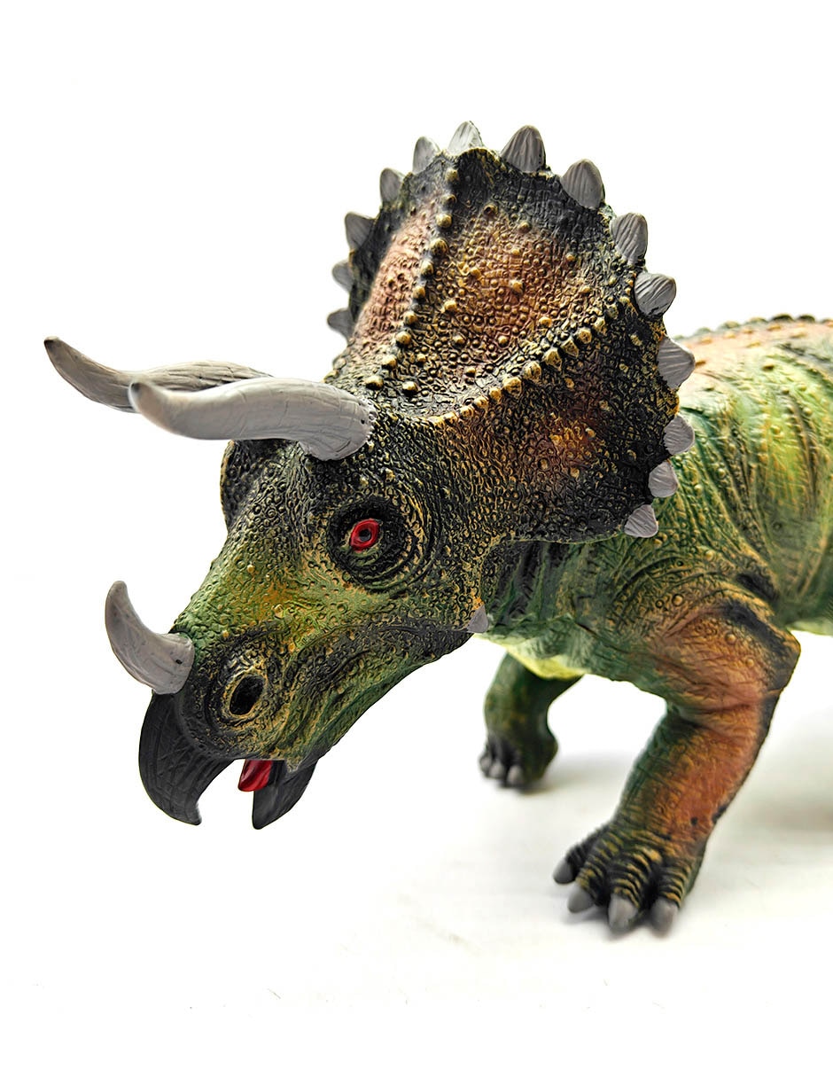 Figura de triceratops 5