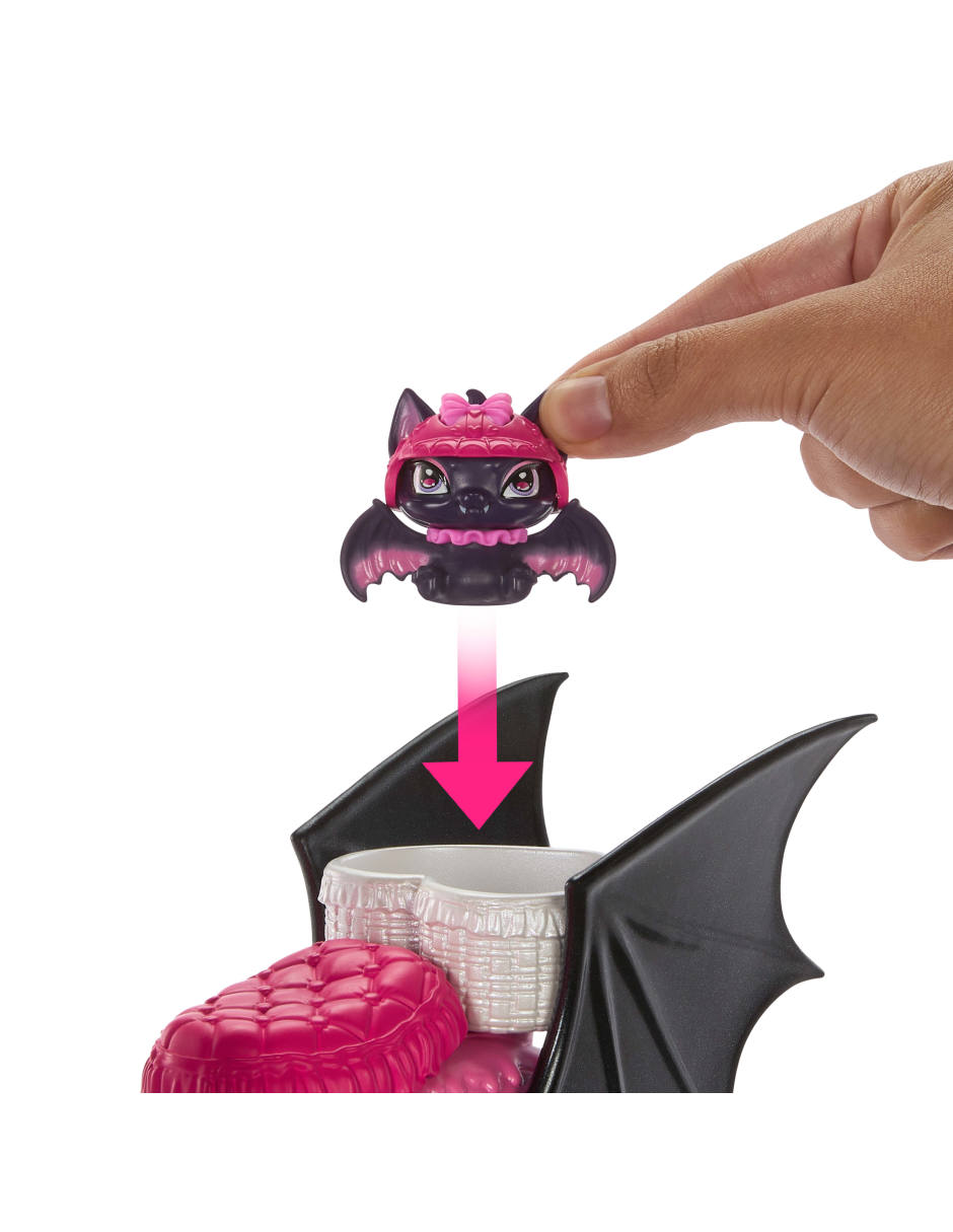Muñeca fashion draculaura con scooter