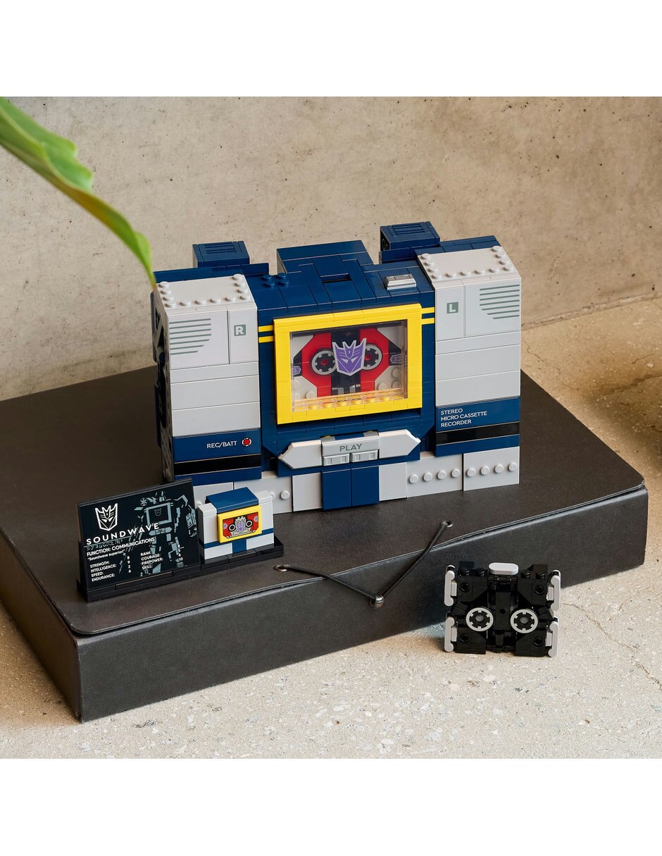 LEGO Transformers Soundwave 10358 7