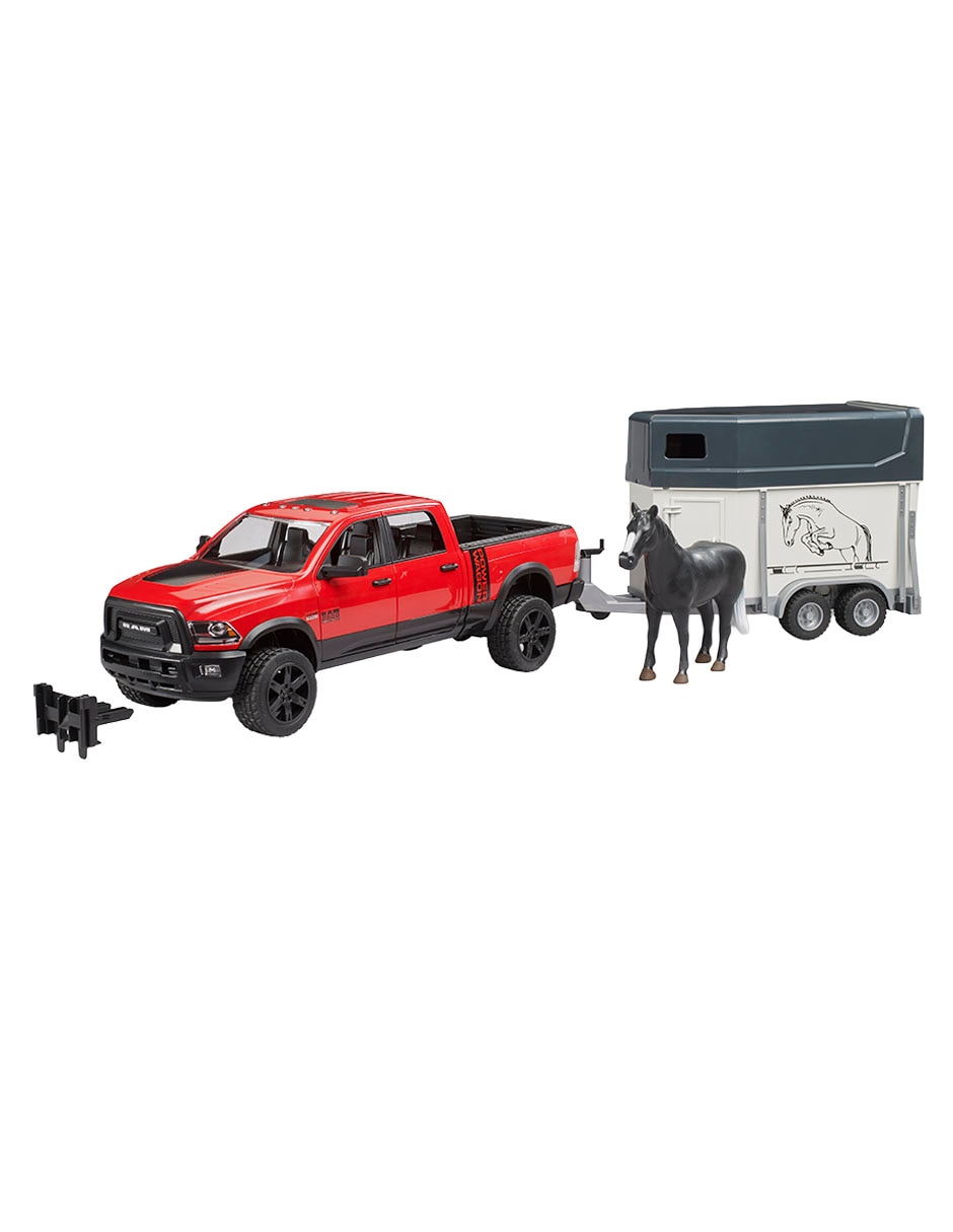 RAM 2500 Power Wagon con remolque para caballos 02501 2