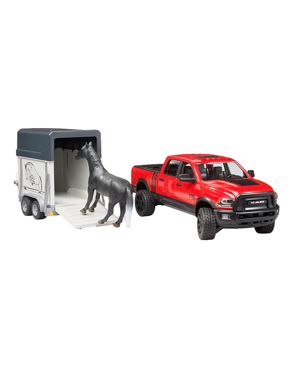 RAM 2500 Power Wagon con remolque para caballos 02501 3