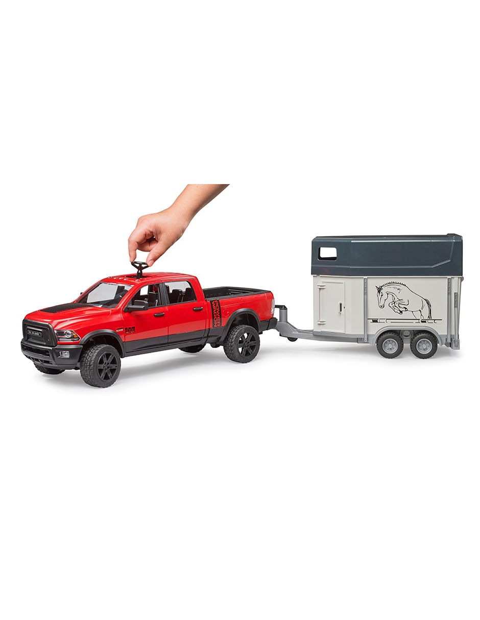 RAM 2500 Power Wagon con remolque para caballos 02501 4