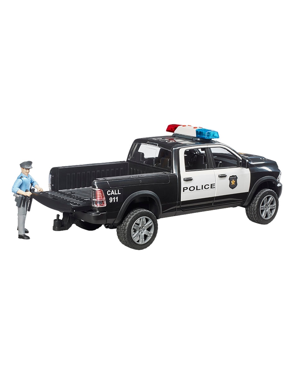 Camioneta policial RAM 2500 con policía 02505 3