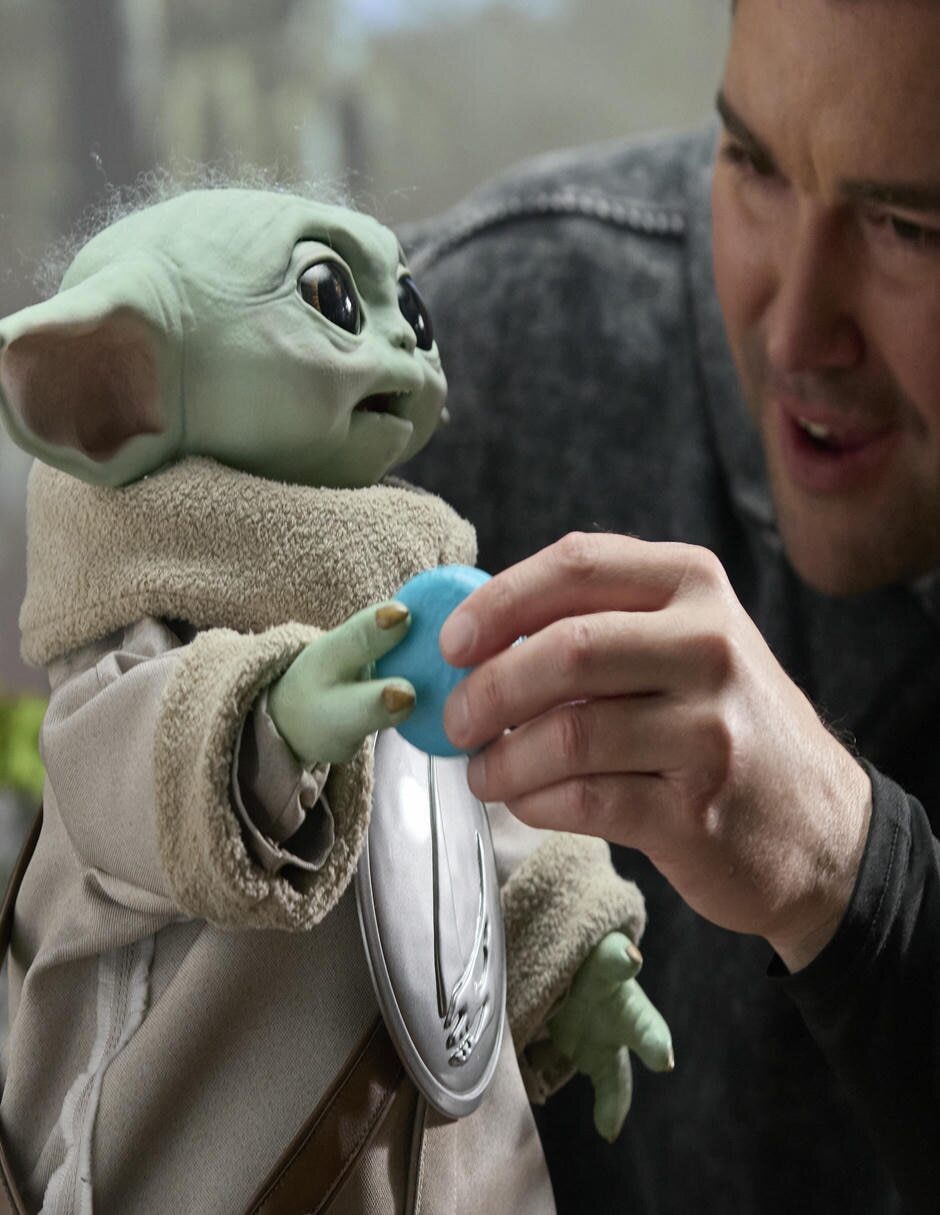 Figuras accionstar wars the mandalorian and grogu ultimate grogu collectors con movimiento y sonido 13