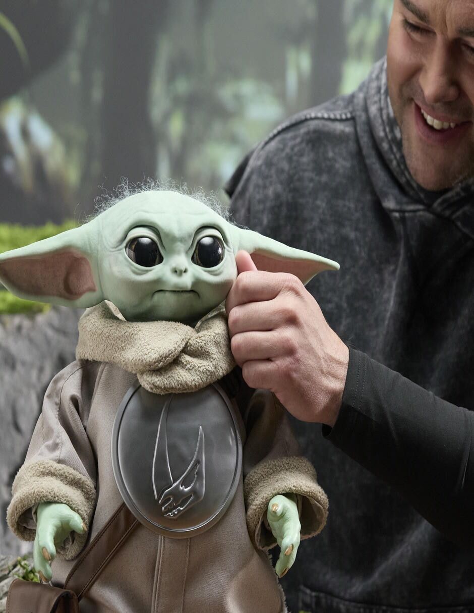 Figuras accionstar wars the mandalorian and grogu ultimate grogu collectors con movimiento y sonido 3