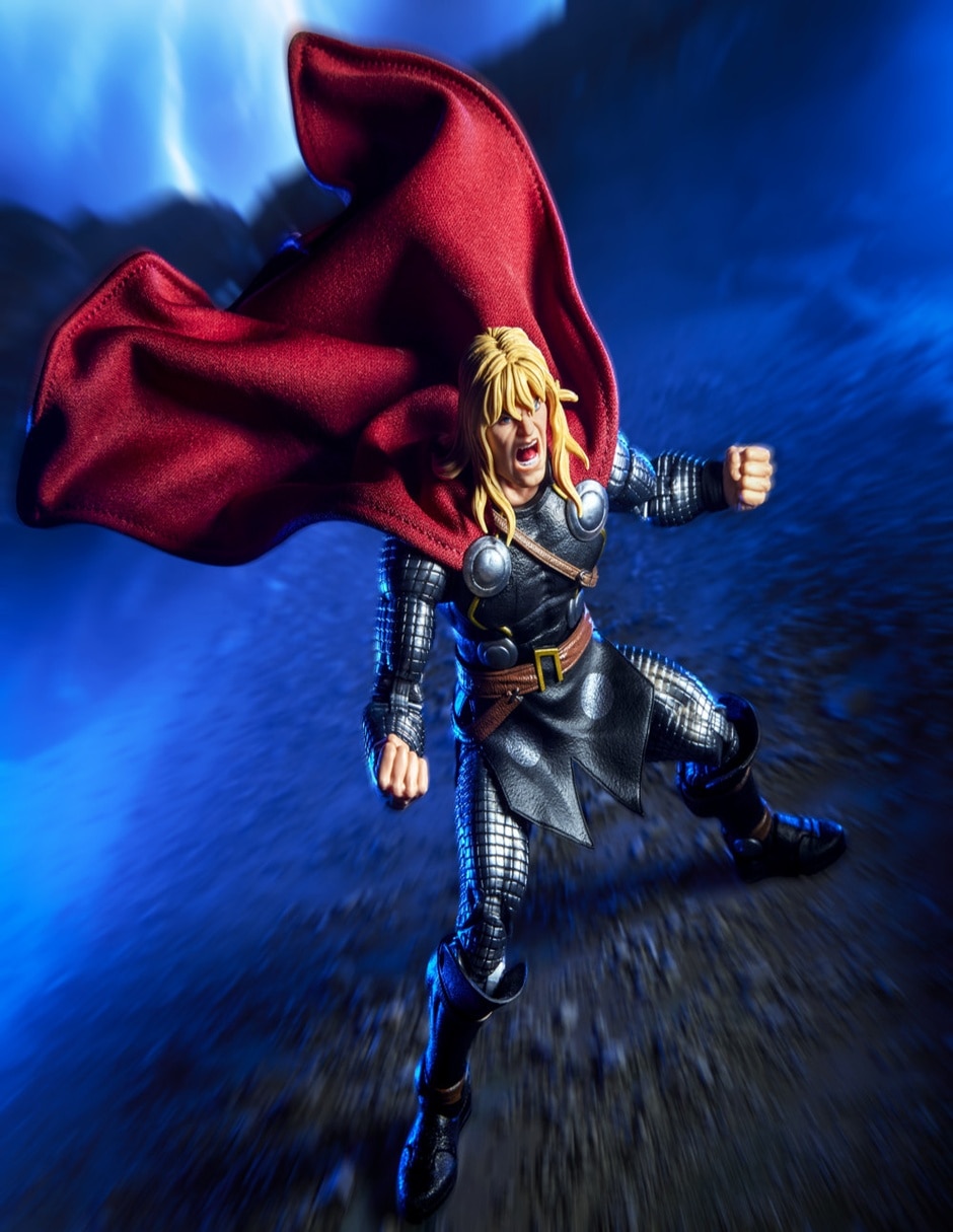 Figura de acción articulada Legends Series Thor estándar Marvel 10