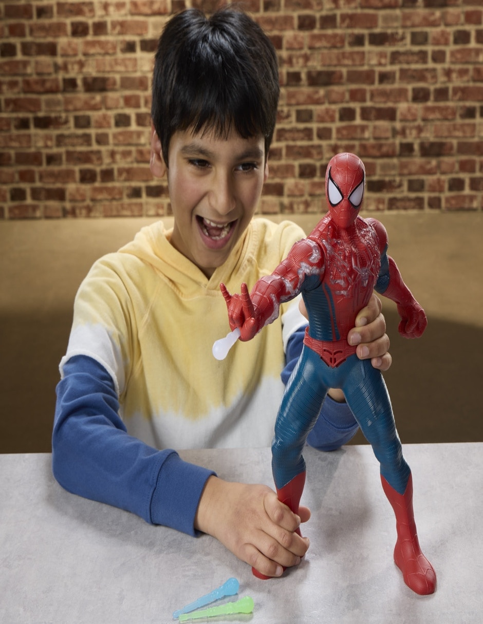 Figura de acción Spider-Man con luz y sonido 12