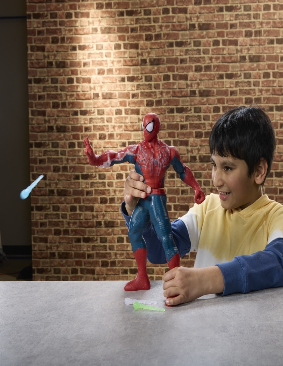 Figura de acción Spider-Man con luz y sonido 10
