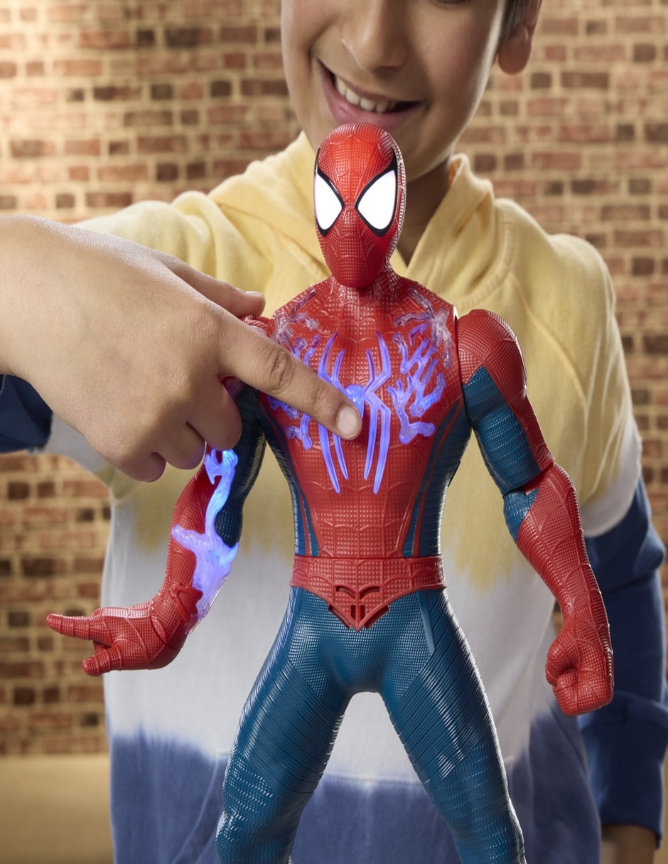 Figura de acción Spider-Man con luz y sonido 14