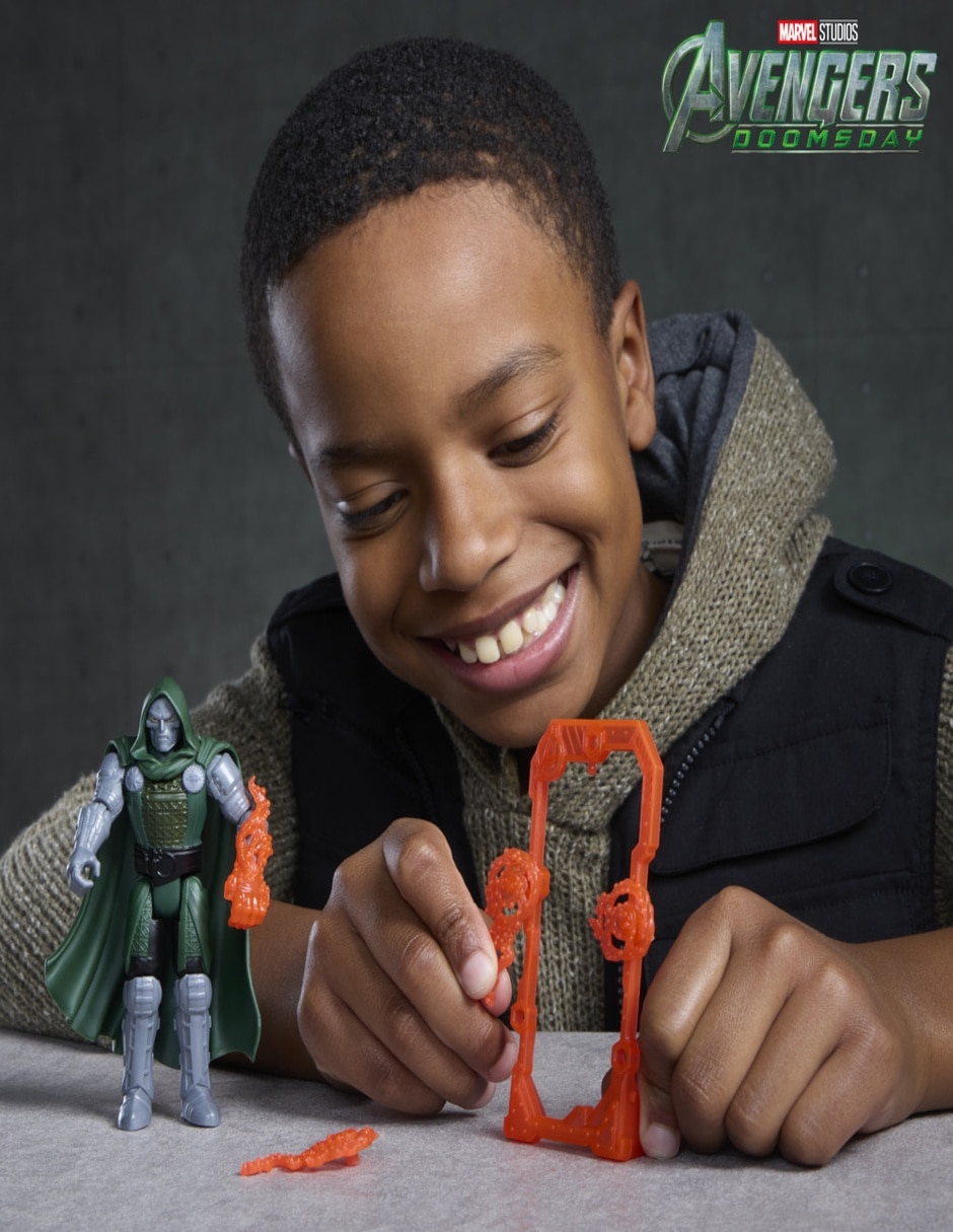 Figura de acción articulada avengers doctor doom estándar nfc 5