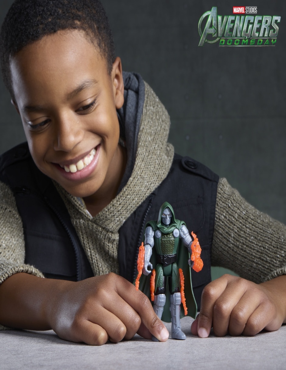 Figura de acción articulada avengers doctor doom estándar nfc 4