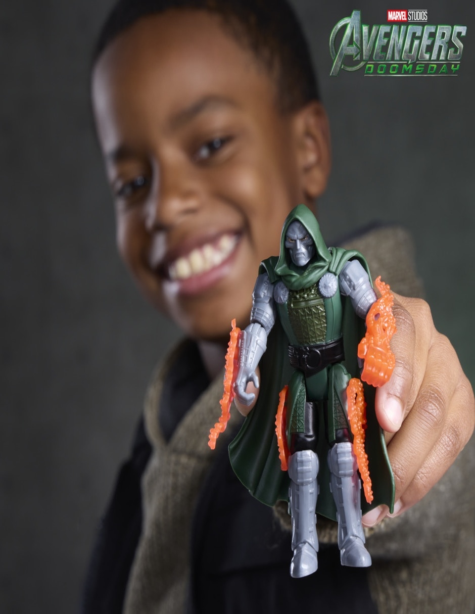 Figura de acción articulada avengers doctor doom estándar nfc 2