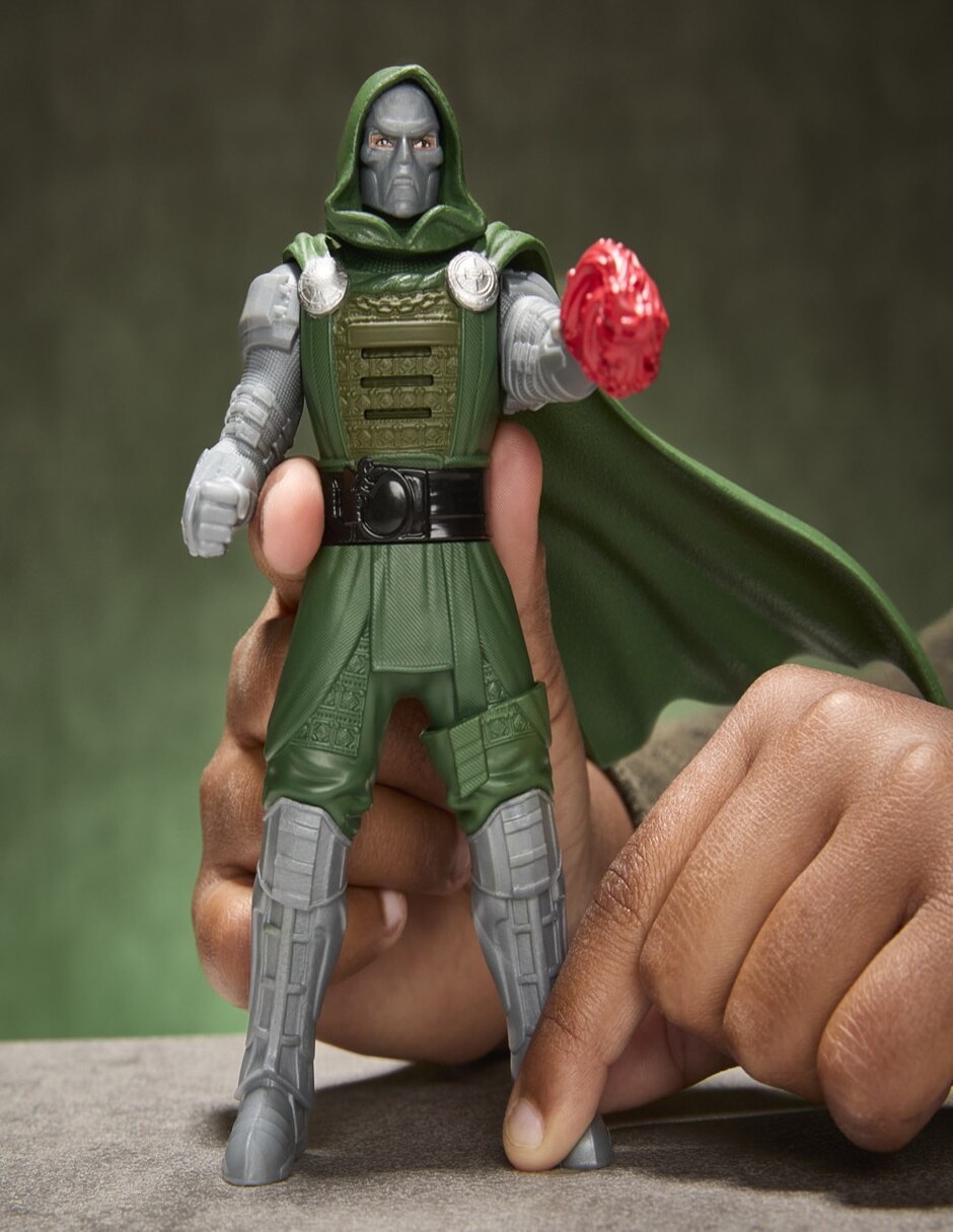 Figura de acción articulada avengers doctor doom estándar con sonido 16