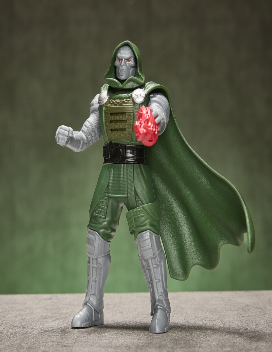 Figura de acción articulada avengers doctor doom estándar con sonido 3
