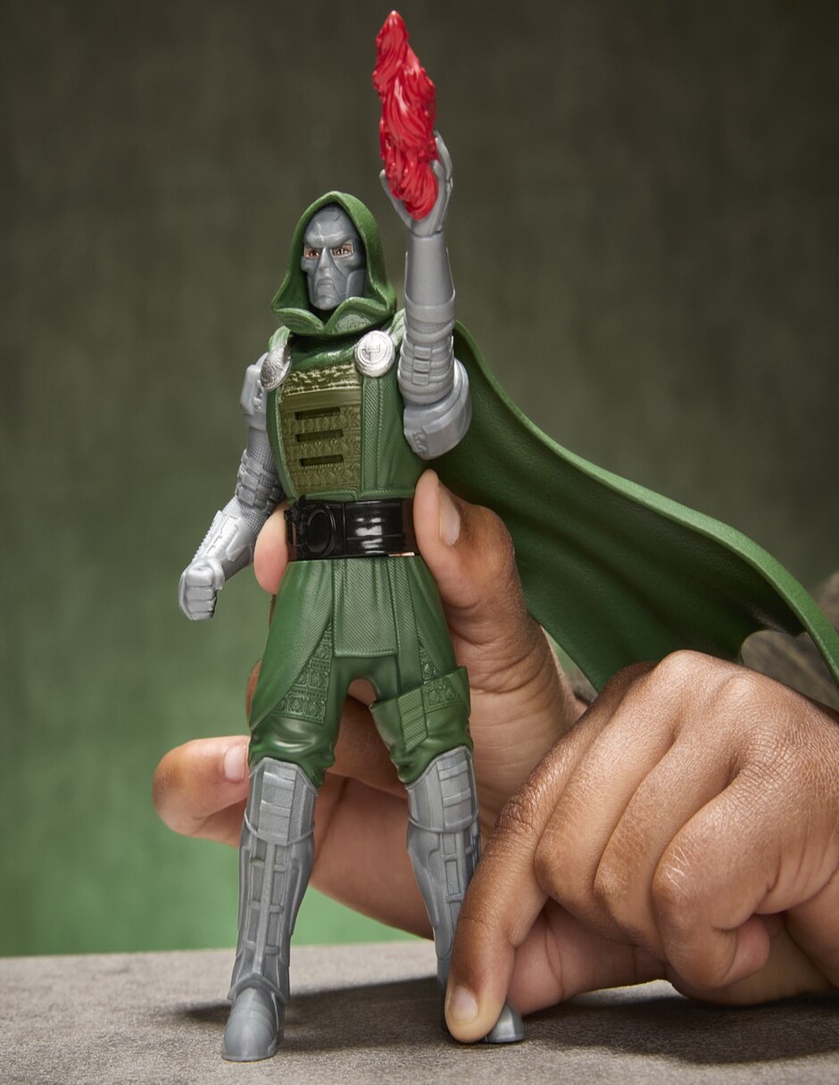 Figura de acción articulada avengers doctor doom estándar con sonido 7