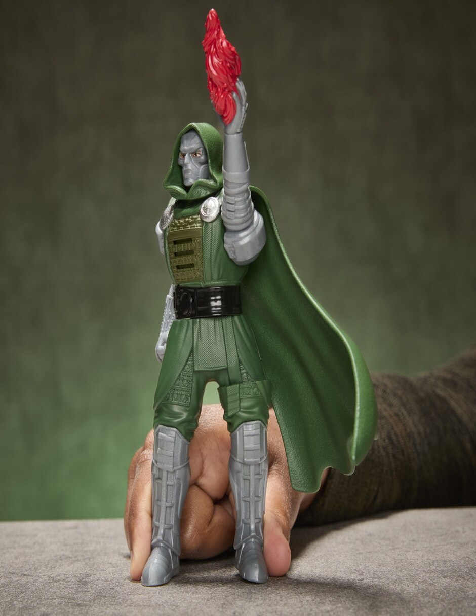 Figura de acción articulada avengers doctor doom estándar con sonido 9