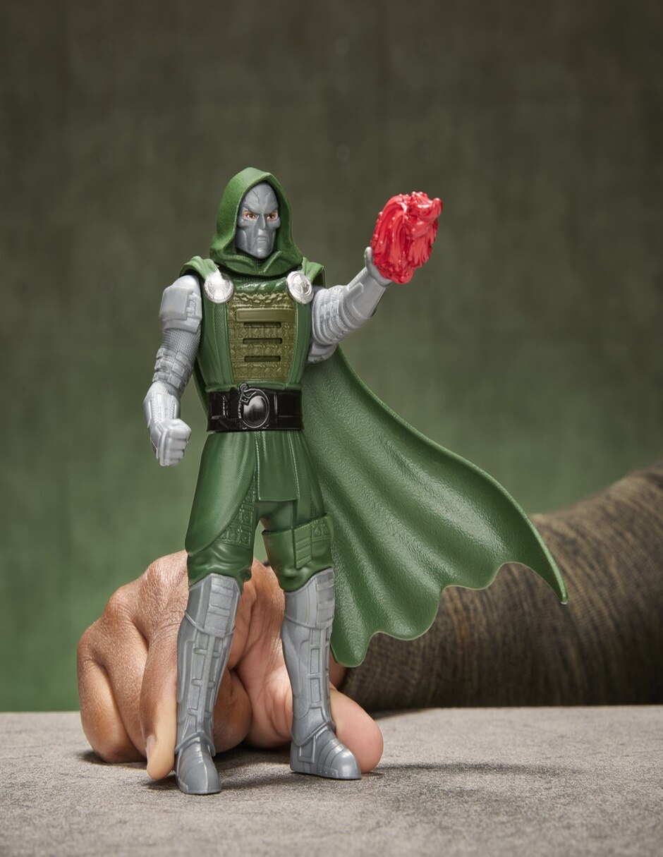 Figura de acción articulada avengers doctor doom estándar con sonido 15