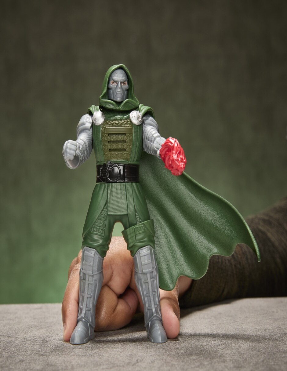 Figura de acción articulada avengers doctor doom estándar con sonido 8
