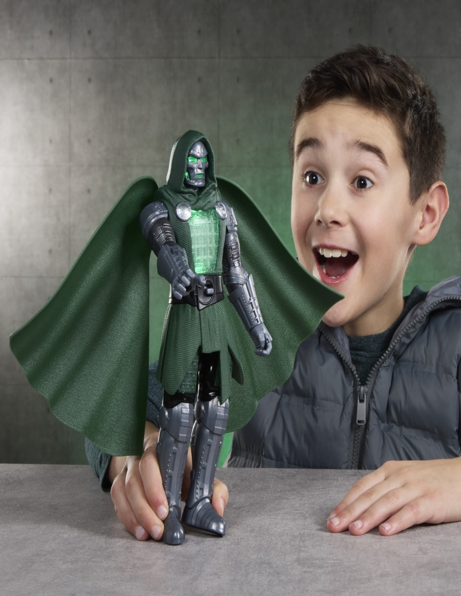 Figura de acción articulada doctor doom estándar nfc 5