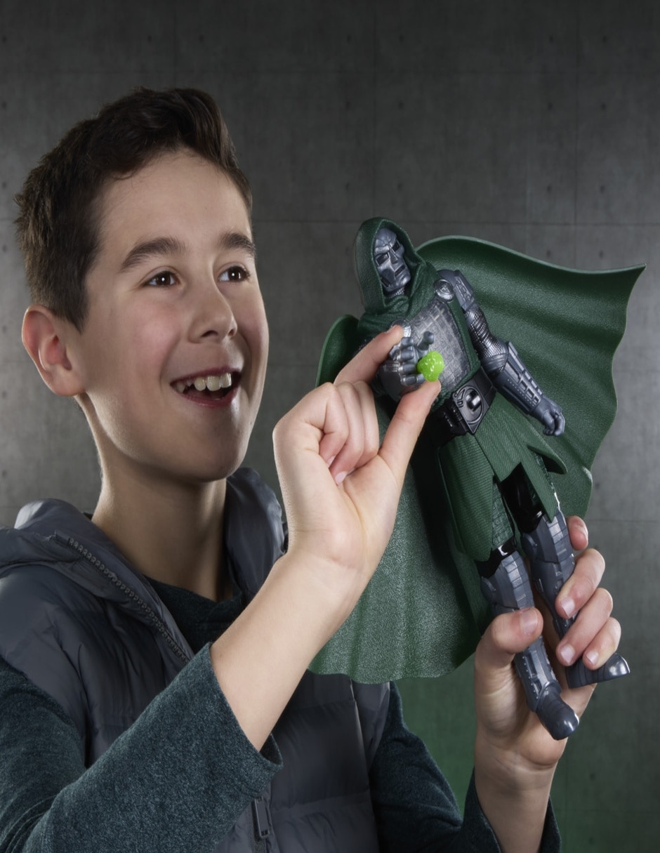 Figura de acción articulada doctor doom estándar nfc 13