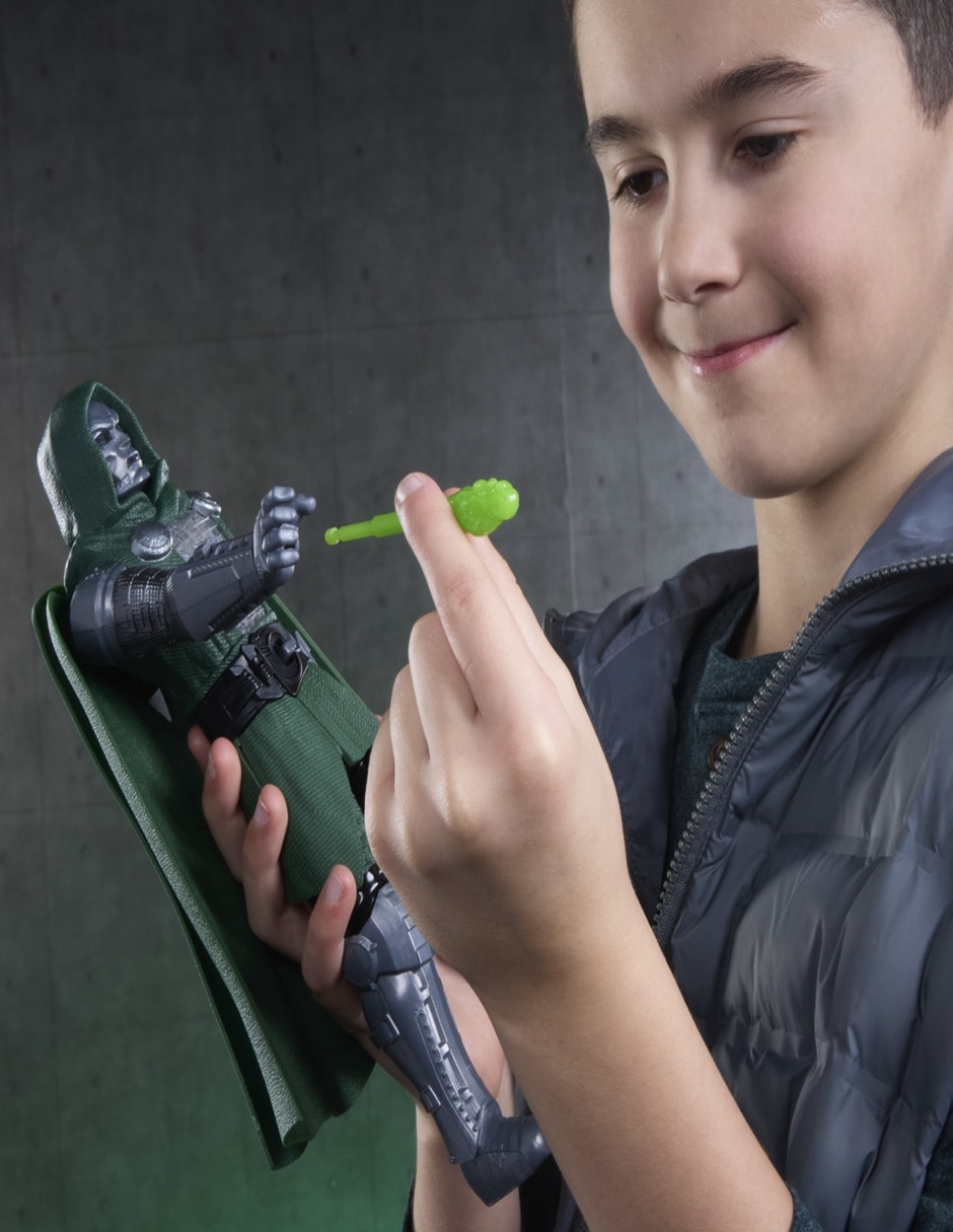 Figura de acción articulada doctor doom estándar nfc 10