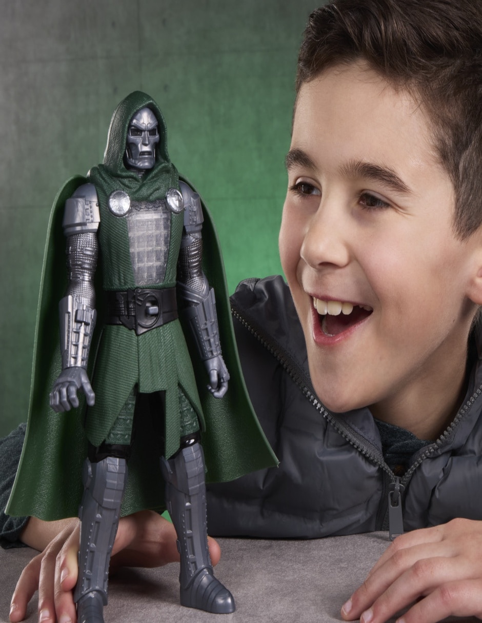 Figura de acción articulada doctor doom estándar nfc 6