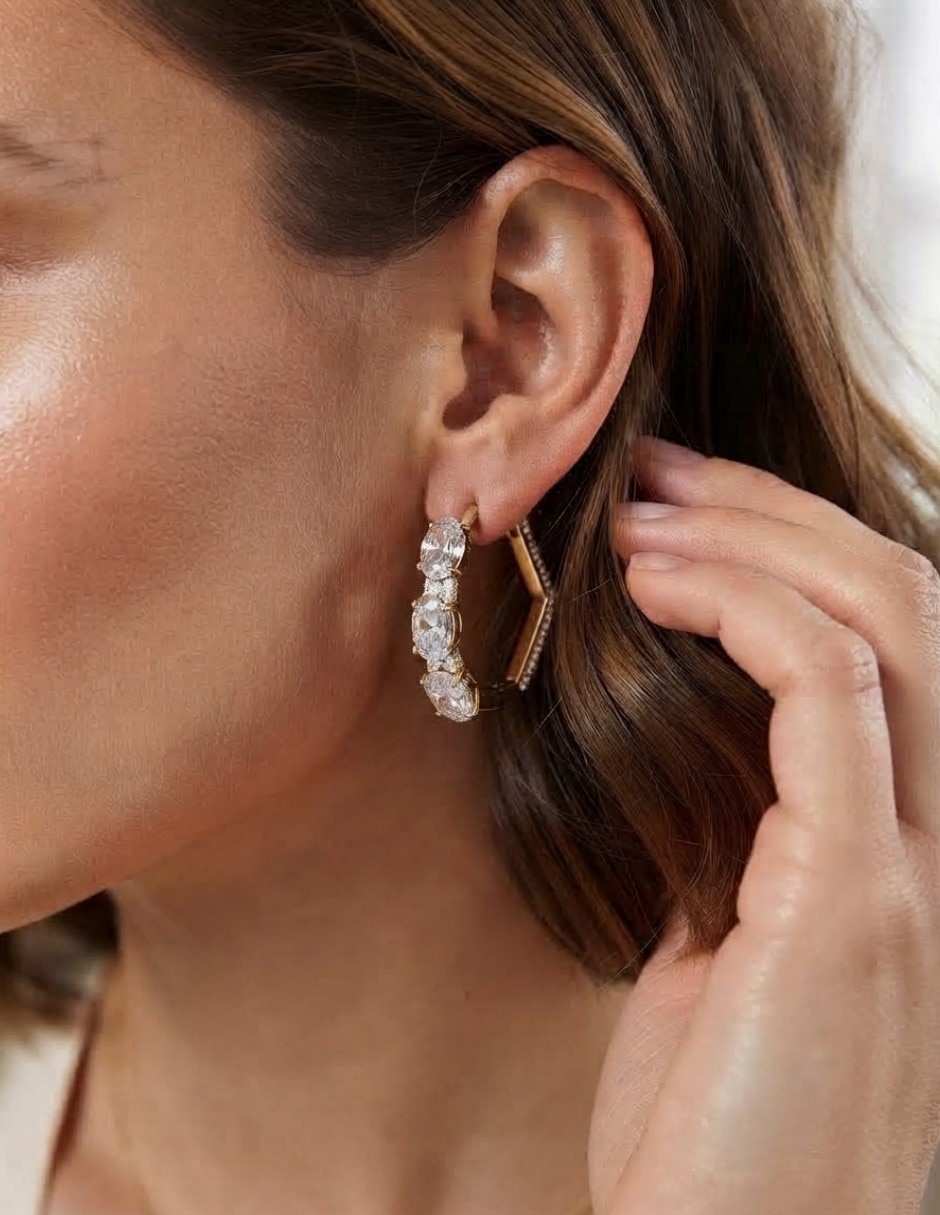 Arracadas elegantes de oro laminado 14 k con acabado brillante zirconia cúbica